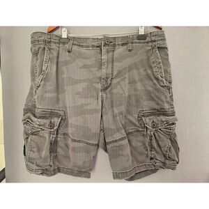 American Eagle cargo shorts, size 40